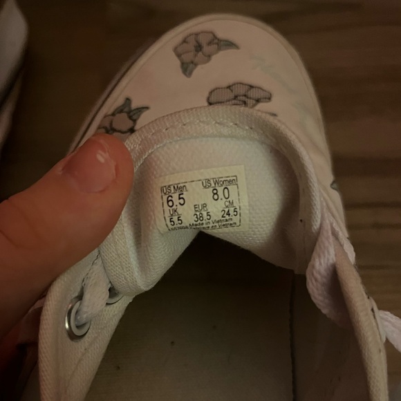 Women’s 8 Rose Print Laced Vans - Picture 2 of 3